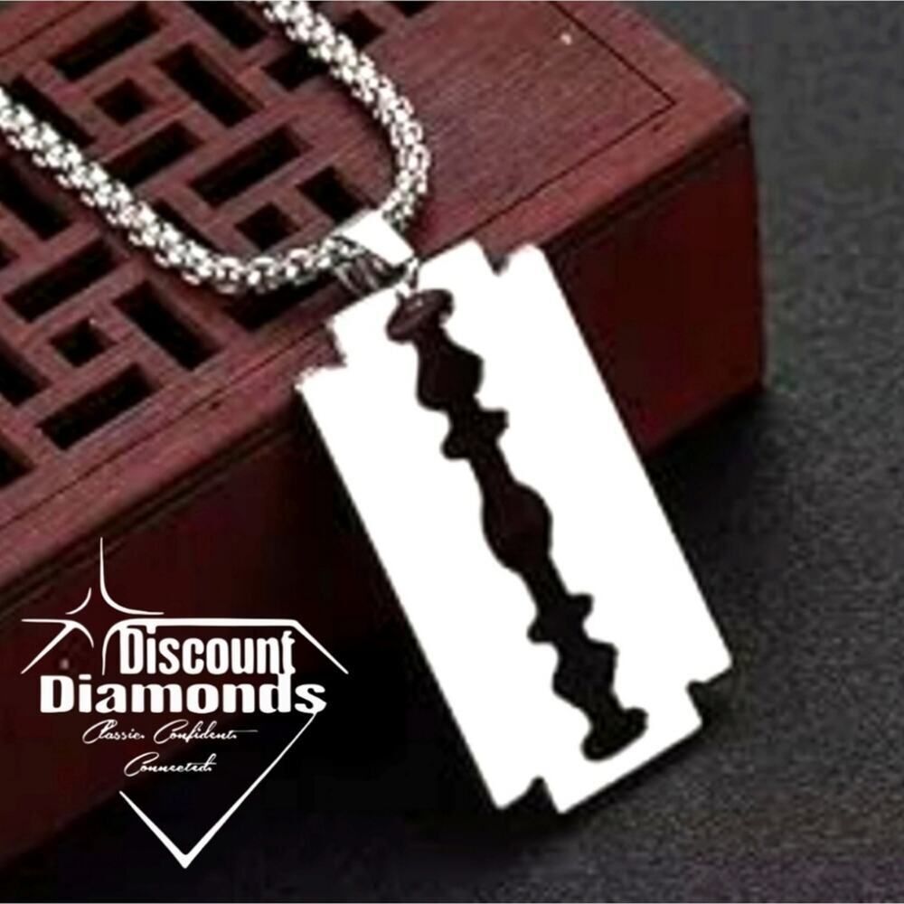 Show Creativity with Wearing The Polised Stainless Steel Razor